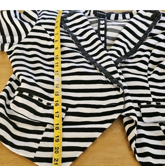 Torrid Black White Striped 3/4 Sleeve One Button Poly Blend Blazer Size 1(1X) - Picture 13 of 14